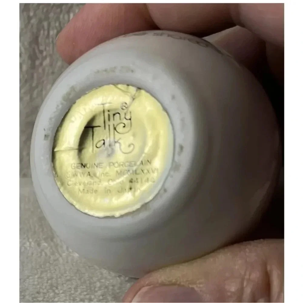 TINY TALK 1976 Porcelain Egg 🥚 Perfect condition Love is meant to be shared